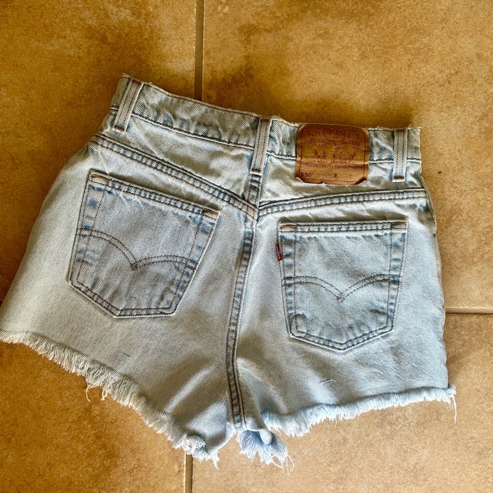 Vintage Levis 550 Cut Offs | Light Wash| 1996 | USA made | 7